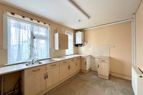 2 bedroom end of terrace house for sale, Manor Road, Camborne