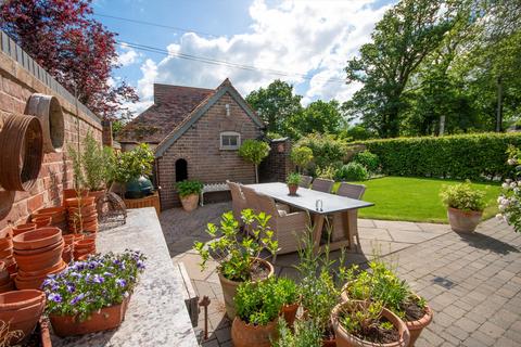 3 bedroom detached house for sale, Birlingham, on the Gloucestershire/Worcestershire borders, WR10