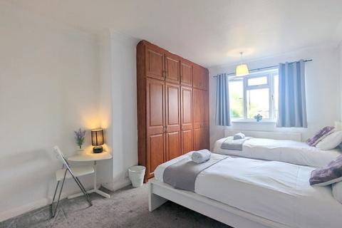 9 The Gardens, Feltham, TW14 9PP