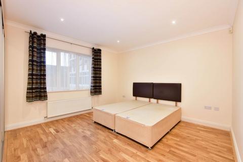 2 bedroom flat to rent, Churleswood Court, Shire Lane