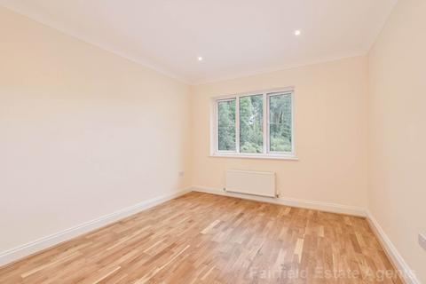 2 bedroom flat to rent, Churleswood Court, Shire Lane