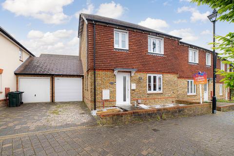 3 bedroom end of terrace house for sale, Running Foxes Lane, Ashford, TN23