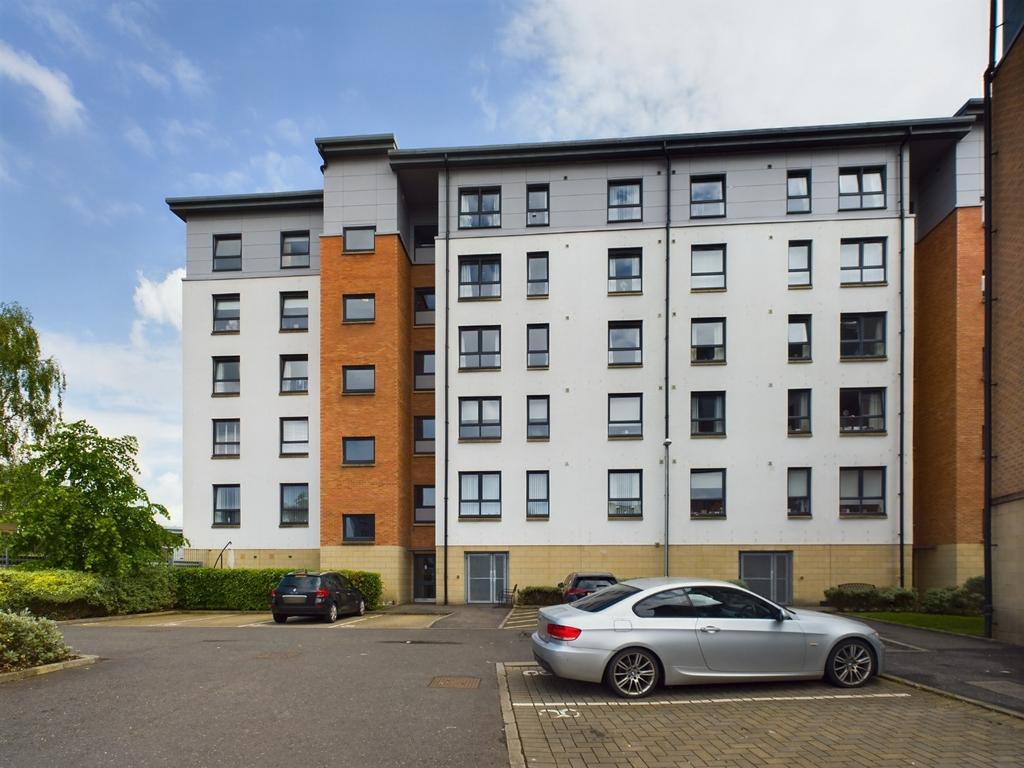 Abbey Place, Paisley PA1 1 bed flat £100,000