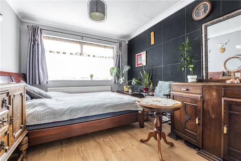 15 Lochmere Close, Erith, DA8 1EA