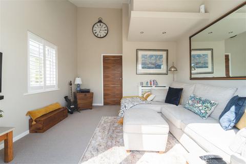 2 bedroom townhouse for sale, 28 Willow Way, Christchurch BH23