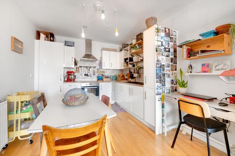 1 bedroom flat to rent, Birdsmouth Court, Bathurst Square, London N15