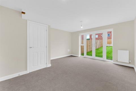 3 bedroom semi-detached house to rent, Trentham, Stoke-On-Trent ST4