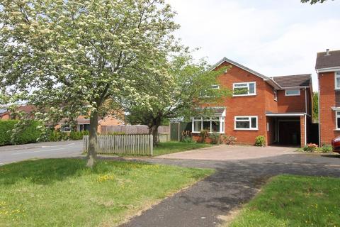 4 bedroom detached house for sale, Siskin Way, Kidderminster, DY10