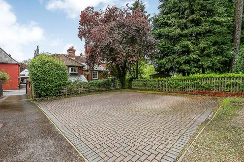 3 bedroom detached house to rent, St. Cross Road, Winchester, Hampshire, SO23