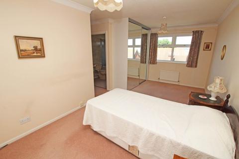 16 Ascot Close, Eastbourne, BN20 7HL