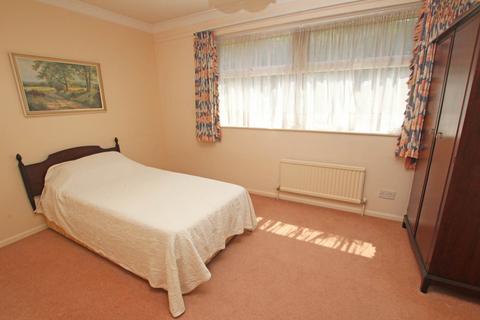16 Ascot Close, Eastbourne, BN20 7HL