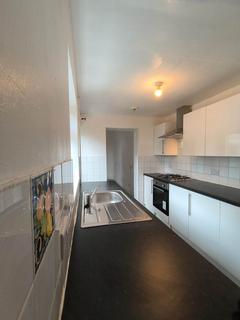 2 bedroom flat to rent, South Parade, Gateshead NE10
