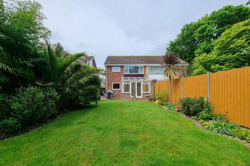 LONGFIELD AVENUE, FAREHAM (APPROACH... 3 bed semidetached house for sale £335,000