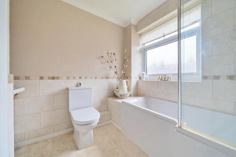 44 Chinnor Road, Thame, OX9 3LR