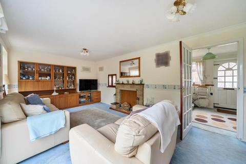 44 Chinnor Road, Thame, OX9 3LR