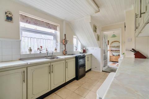 44 Chinnor Road, Thame, OX9 3LR
