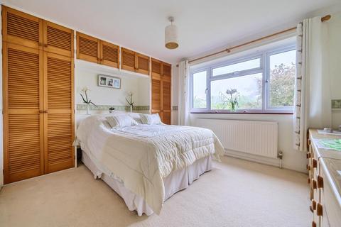44 Chinnor Road, Thame, OX9 3LR