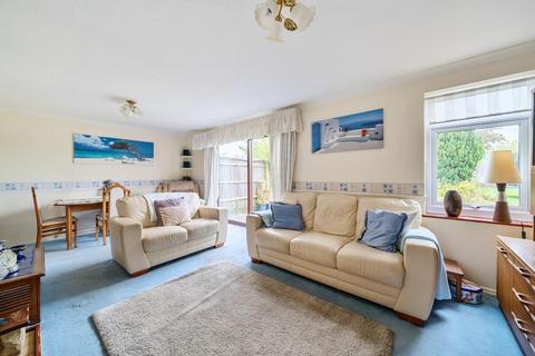 44 Chinnor Road, Thame, OX9 3LR
