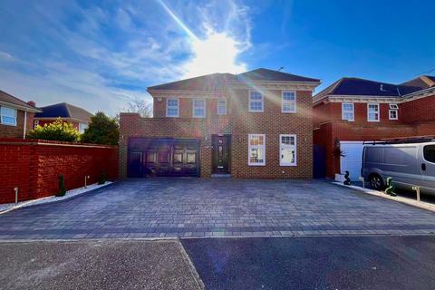4 bedroom detached house for sale, Silver Point Marine, Canvey Island, SS8