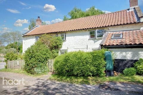 2 bedroom cottage for sale, The Street, NORWICH