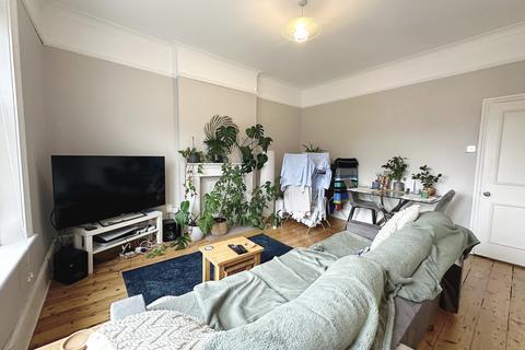 2 bedroom flat to rent, 161 Gleneldon Road, London SW16