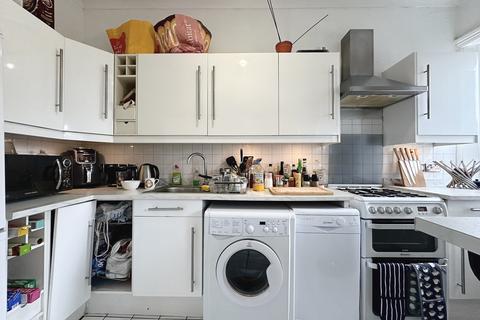 2 bedroom flat to rent, 161 Gleneldon Road, London SW16