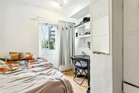 3 bedroom apartment to rent, Hazellville Road London N19