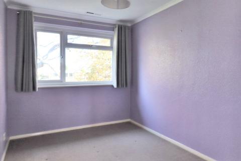 2 bedroom flat to rent, Oakdene Court, Walton-on-Thames KT12