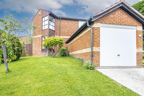 3 bedroom detached house for sale, Seaview Avenue, Basildon, SS16