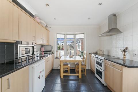 16 Cardigan Crescent, Weston-super-mare, BS22 8NT