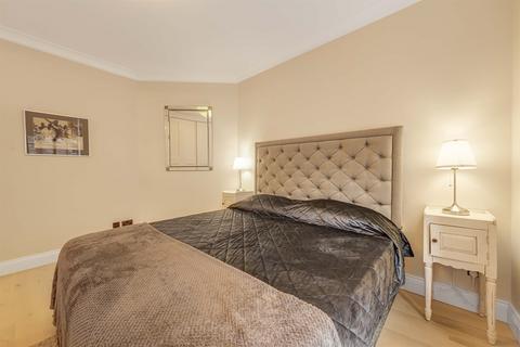 1 bedroom flat to rent, Daver Court, Chelsea Manor Street, SW3