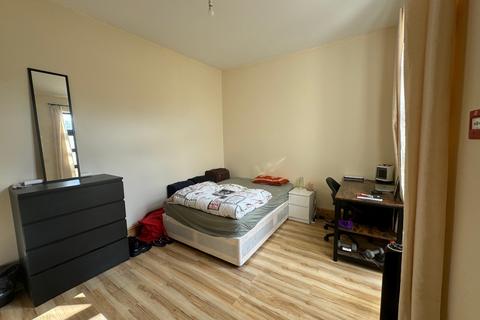 1 bedroom terraced house to rent, Kensington Gardens, Ilford IG1