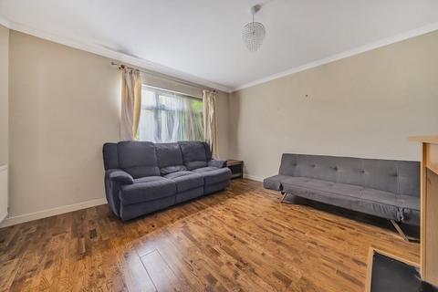 3 bedroom semi-detached house to rent, Burrfield Drive Orpington BR5