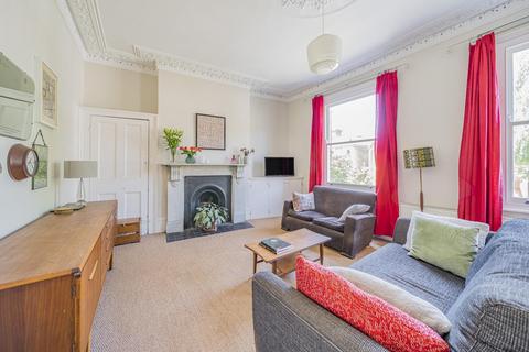 3 bedroom flat for sale, Shaftesbury Road, Crouch End