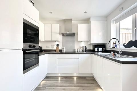 10 Flint Rise, Castle Hill, Swanscombe, DA10 1DL