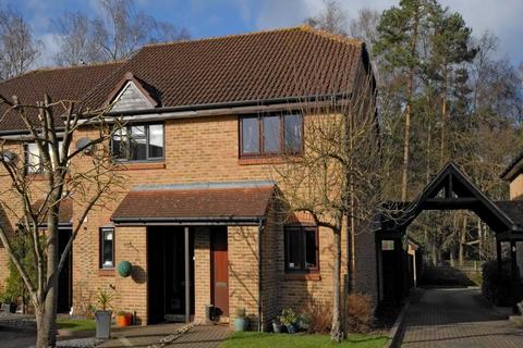 2 bedroom terraced house to rent, Wentworth Close, Berkshire RG45