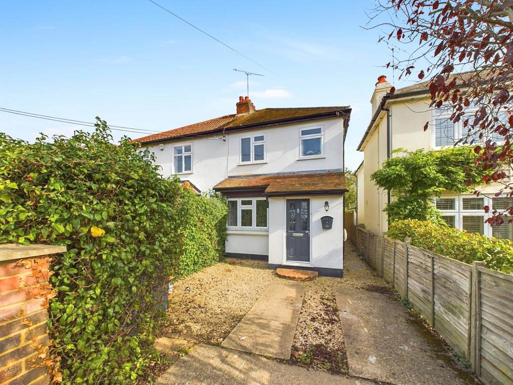 Oak Tree Road, Marlow SL7 3 bed semidetached house £2,395 pcm (£553 pw)