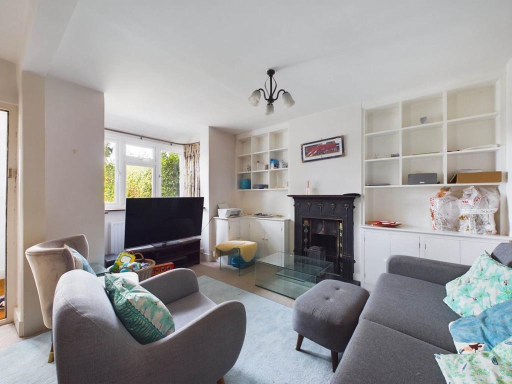 Oak Tree Road, Marlow SL7 3 bed semidetached house £2,395 pcm (£553 pw)