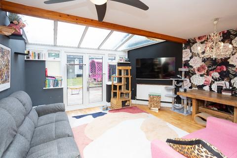 3 bedroom semi-detached house for sale, North Western Avenue, Watford, Hertfordshire, WD25