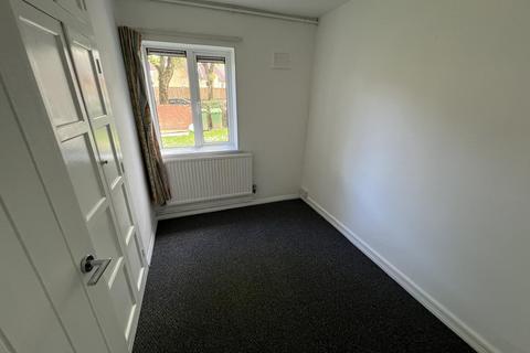 2 bedroom flat to rent, Greenway Road, Rumney, CF3