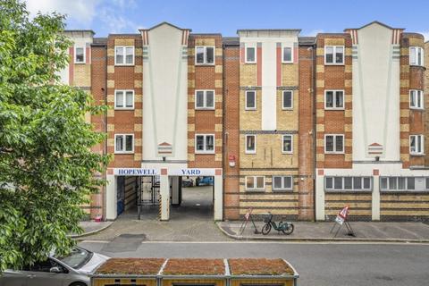3 bedroom flat to rent, Hopewell Street, London SE5