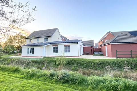 3 bedroom detached house for sale, Guernsey Place, Three Mile Cross, Reading, Berkshire, RG7