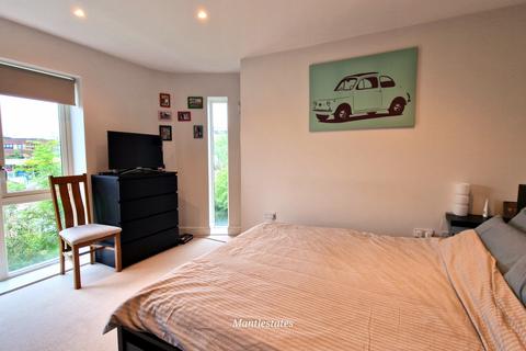2 bedroom flat for sale, Sambroke Square, New Barnet EN4