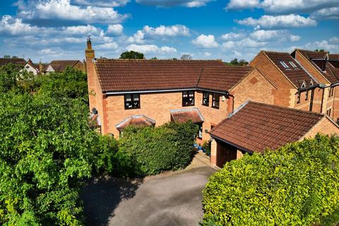 4 bedroom detached house for sale, Farjeon Court, Milton Keynes MK7