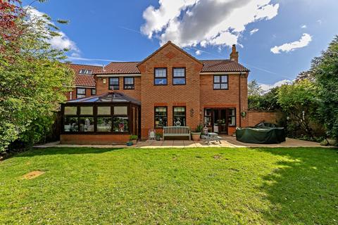 4 bedroom detached house for sale, Farjeon Court, Milton Keynes MK7