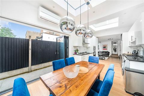 22 Leslie Road, London, E11 4HG