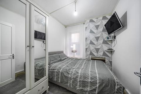 2 bedroom maisonette to rent, Mersham Road Thornton Heath CR7