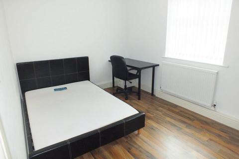 3 bedroom apartment to rent, Flat 4 Bawaz Place 205 Alfreton Road, Nottingham, NG7 3NW