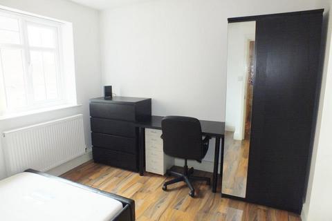 3 bedroom apartment to rent, Flat 4 Bawaz Place 205 Alfreton Road, Nottingham, NG7 3NW