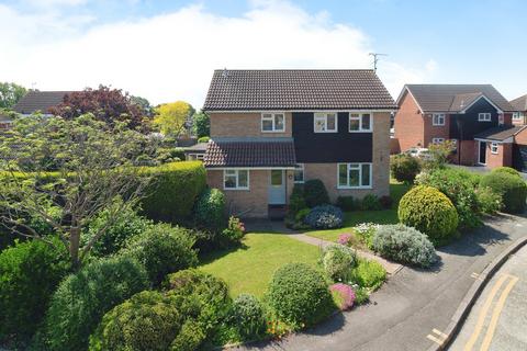 4 bedroom detached house for sale, Parkway Close, Leigh-on-sea, SS9